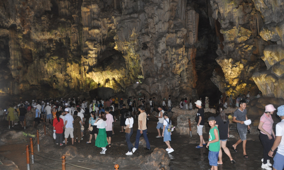 Gỡ khó cho sản phẩm du lịch mới trên Vịnh Hạ Long