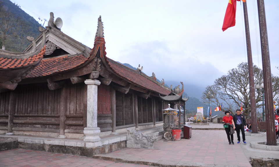 Chùa tháp trên dãy Yên Tử sơn