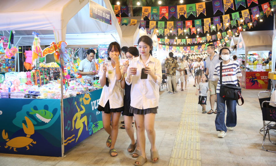 Khai trương tuyến phố thương mại VuiFest Hạ Long
