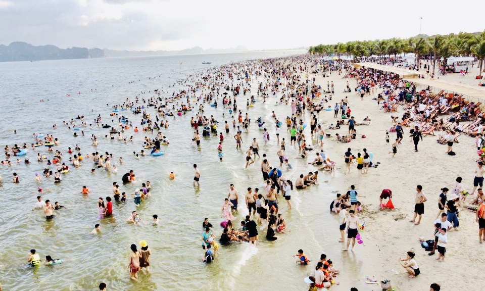 Phát triển du lịch toàn diện, nhanh và bền vững