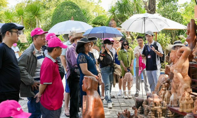 Du lịch hè đường bay giảm mạnh