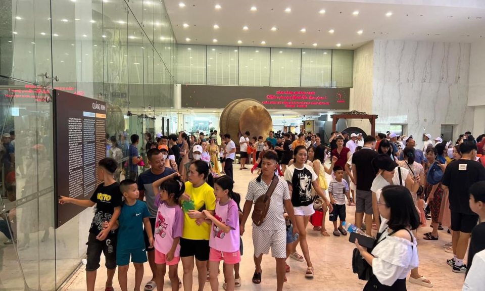 Hạ Long đón 120.000 lượt khách dịp cuối tuần