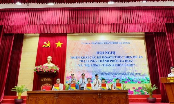 Hạ Long: Ký cam kết thực hiện các mục tiêu của Đề án “Hạ Long-Thành phố của hoa” và “Hạ Long-Thành phố của lễ hội”