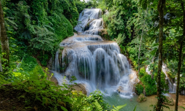 Thác nước ‘bậc thang’ cách Hà Nội hơn 100km, du khách đến chơi quên lối về