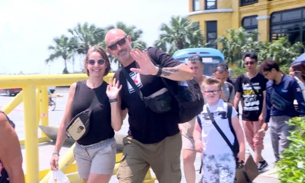 Du lịch Hạ Long và quyết tâm vượt khó