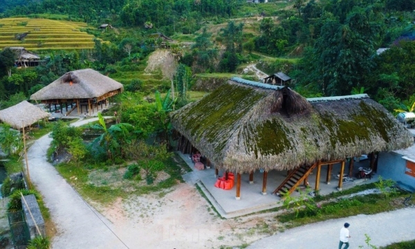 Lạ lùng những mái nhà biết ‘biến hình’ ở Hà Giang