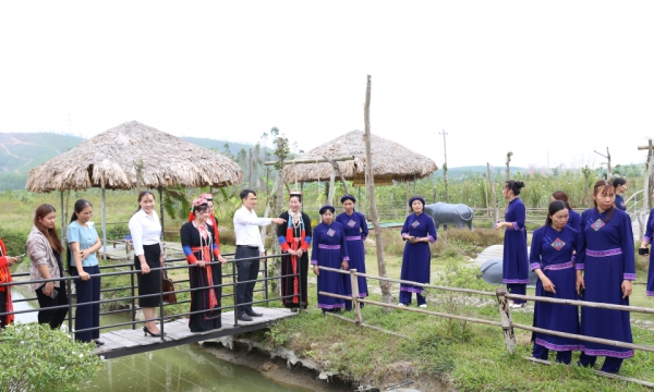 TP Hạ Long: Tổng kết lớp đào tạo nghề nghiệp vụ du lịch gia đình năm 2024