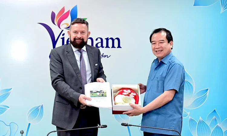 OIF triển khai dự án “Điểm đến sinh thái tài năng” tại Việt Nam