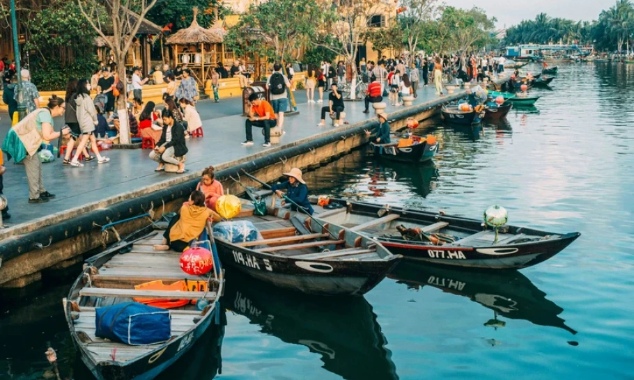 Vì sao Việt Nam trở thành điểm đến hấp dẫn hàng đầu với khách quốc tế?