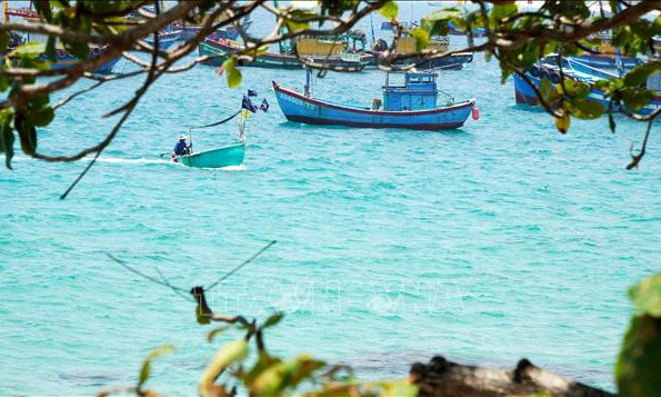 Mũi Vi Rồng hút du khách bởi nét hoang sơ, kỳ bí