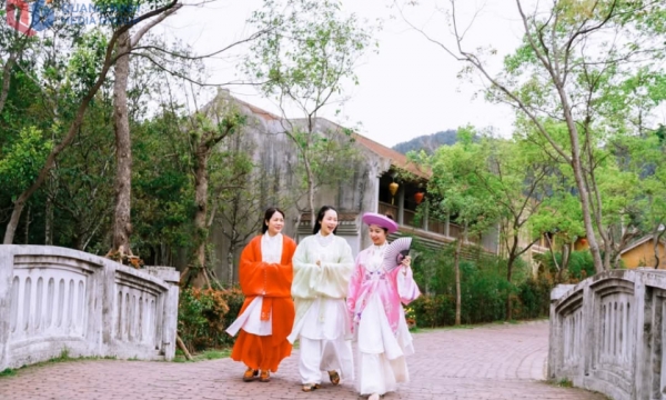 Cổ phục Việt trên vùng đất thiêng Yên Tử