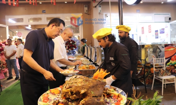 Đón đầu dòng khách Hồi giáo