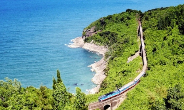 Tàu Thống Nhất dẫn đầu danh sách những chuyến tàu hỏa đẹp nhất thế giới năm 2025