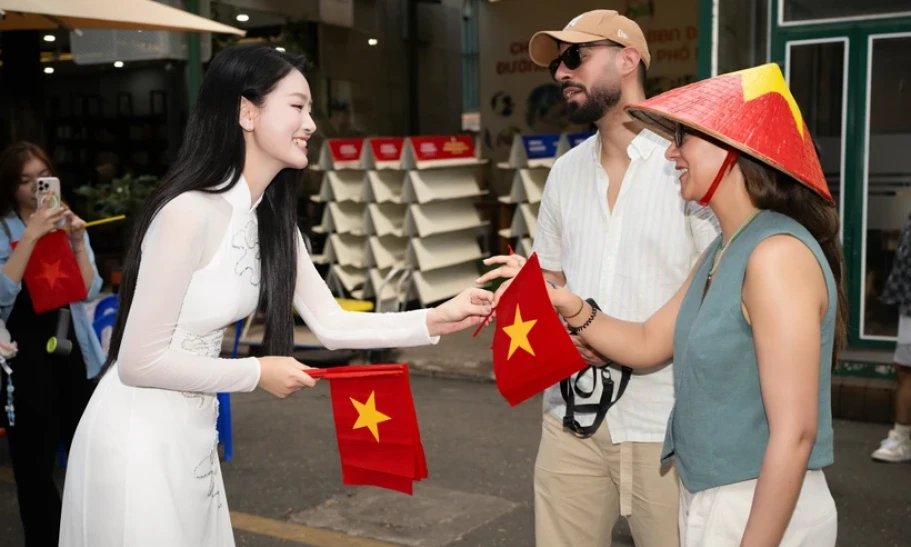 Việt Nam đang áp dụng chính sách thị thực đặc thù gì cho du khách quốc tế?