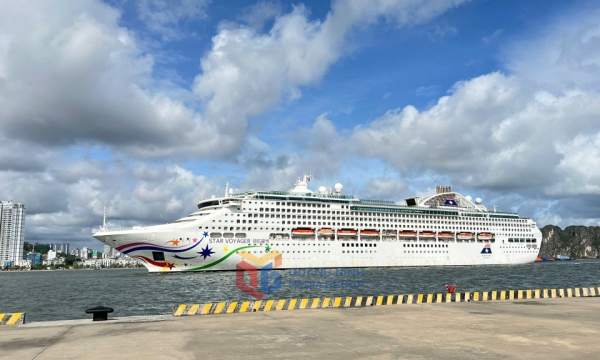 Hơn 1.200 du khách tàu biển đến Quảng Ninh