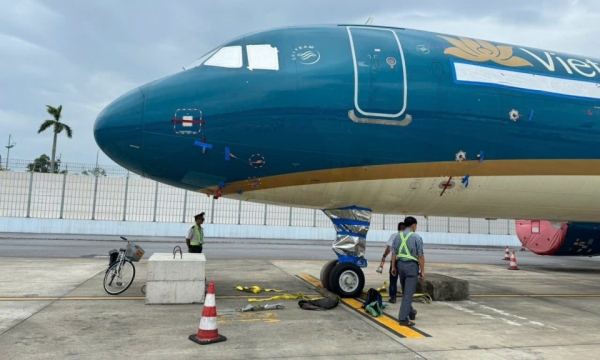 Hàng loạt chuyến bay tiếp tục bị hủy hoãn do bão số 3 Wipha