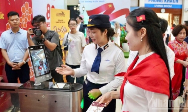 Ra mắt Đoàn tàu 5 cửa ô và hệ thống kiểm soát vé bằng công nghệ sinh trắc học