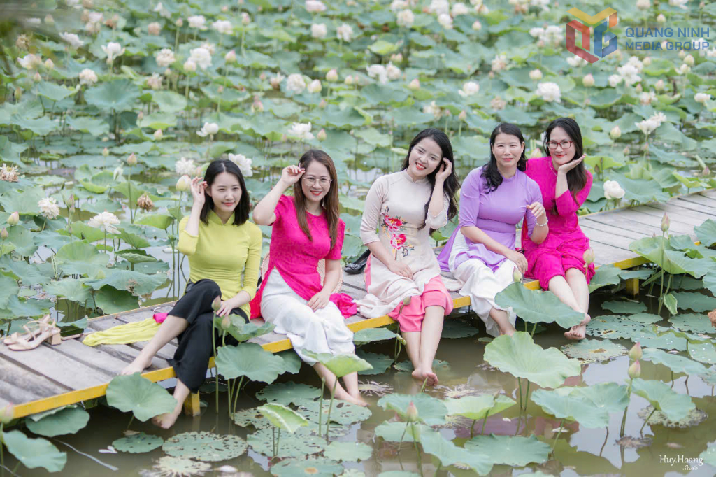 Không gian mang dáng dấp làng quê níu chân du khách.