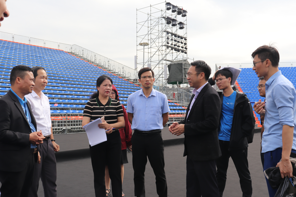 Ngành Y tế kiểm tra thực địa để bố trí nhân lực phục vụ 